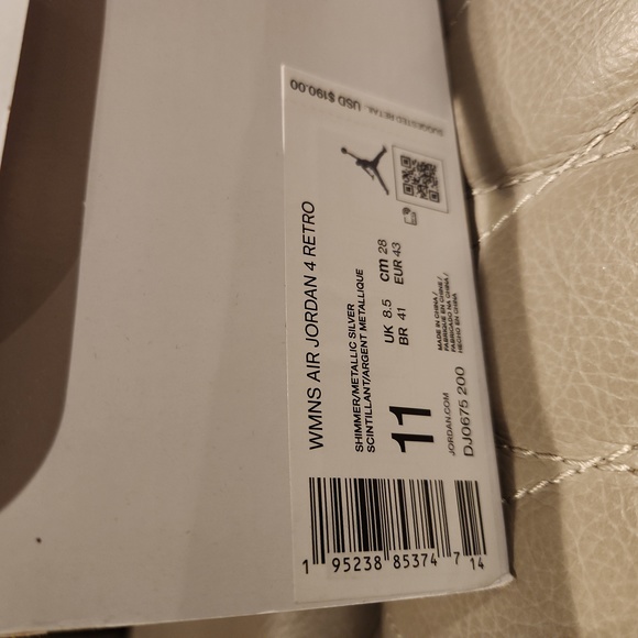 Jordan 4 Retro - Picture 2 of 7